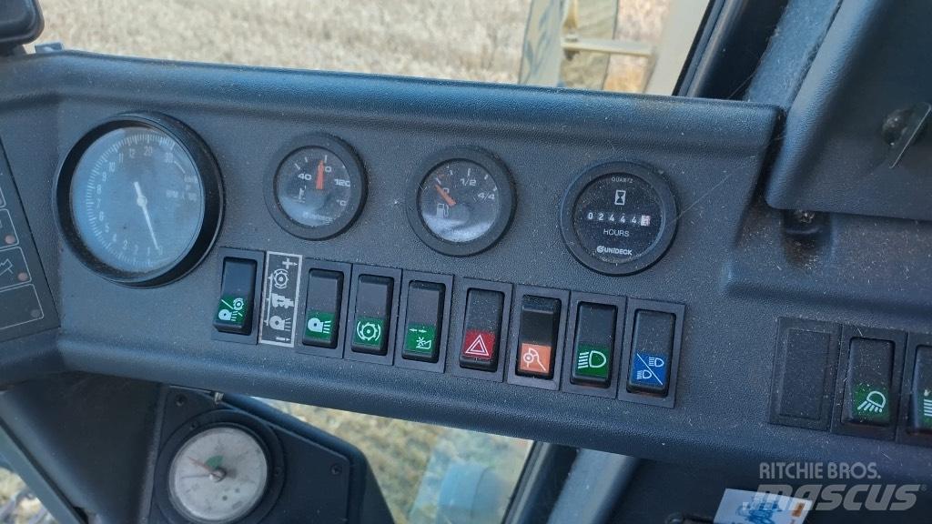New Holland TC 54 Ražas novākšanas kombaini