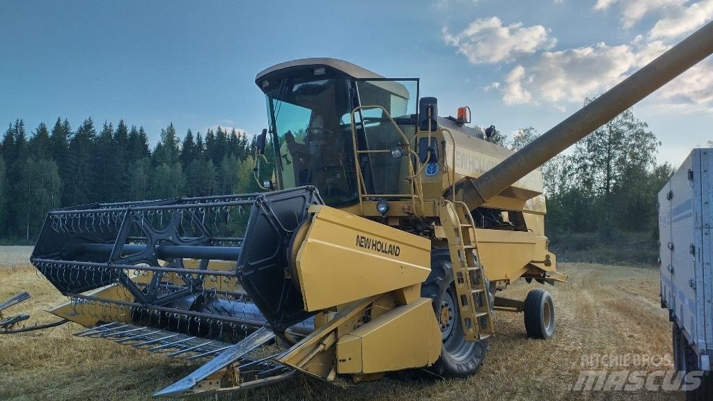 New Holland TC 54 Ražas novākšanas kombaini