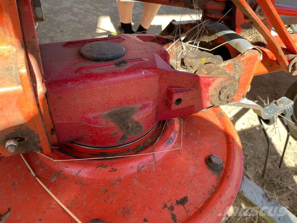 Fella TH 800 Grābekļi un siena ārdītāji