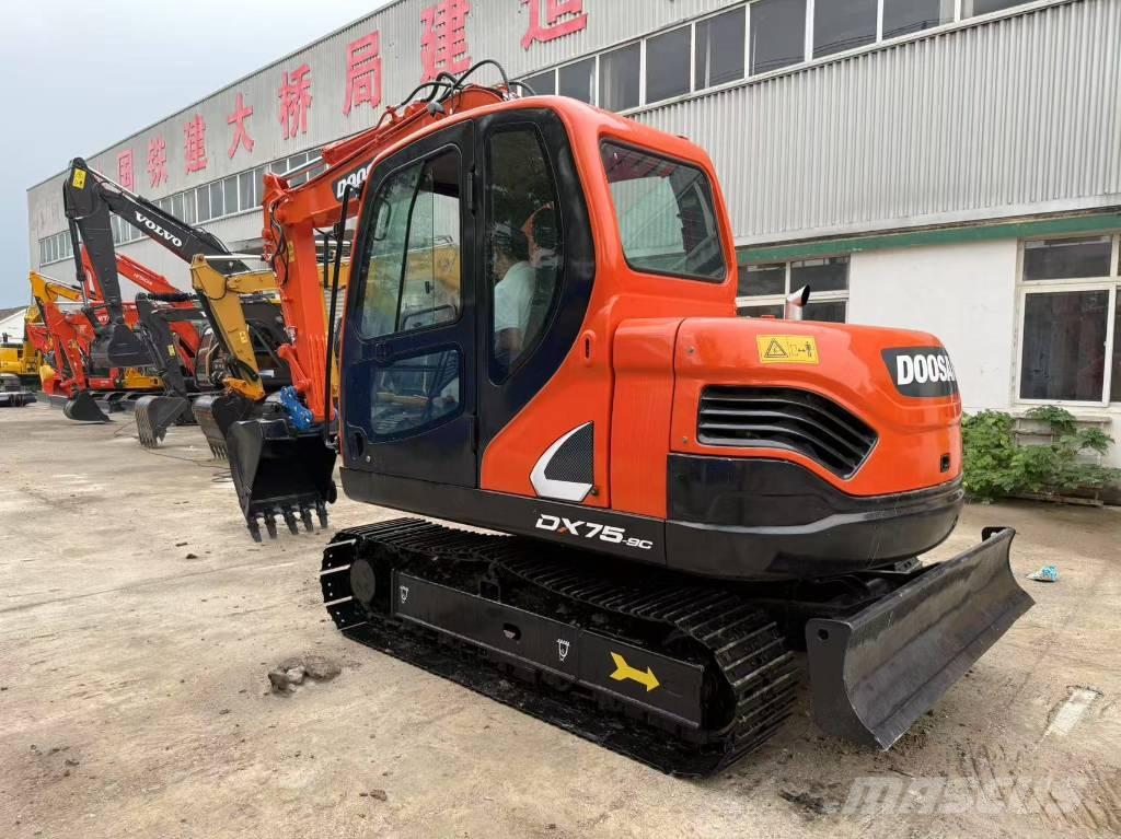 Doosan DX 75 Kāpurķēžu ekskavatori