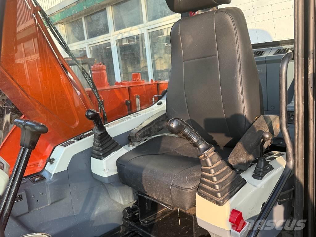 Doosan DX 75 Kāpurķēžu ekskavatori
