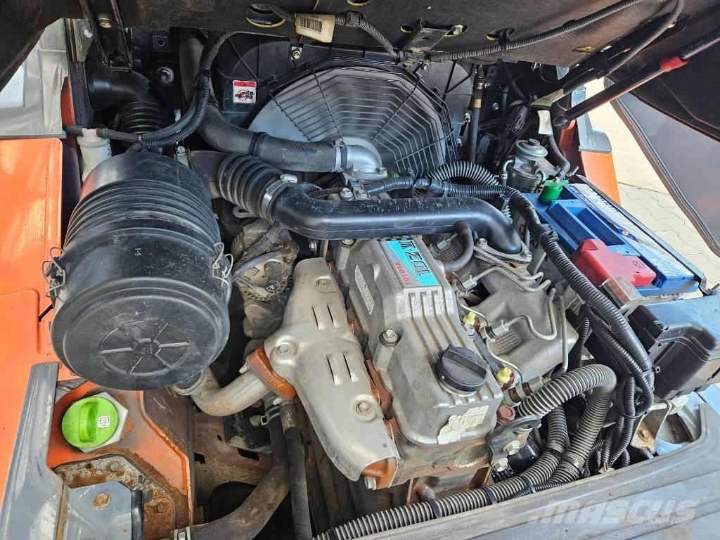 Toyota 8FDF25 Tehnika ar dīzeļa dzinēju