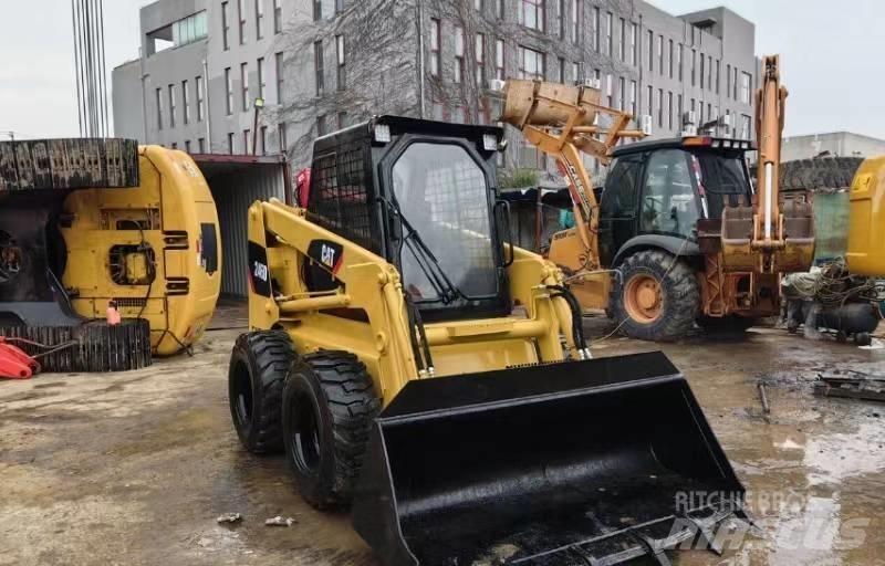 CAT 246 D Lietoti riteņu kompaktiekrāvēji