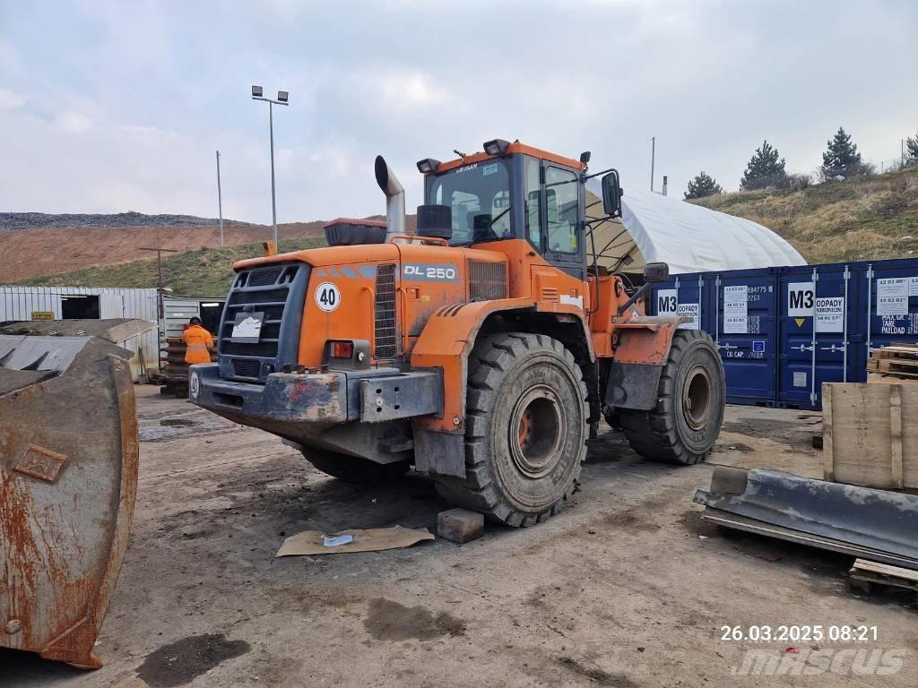 Doosan DL 250 Iekrāvēji uz riteņiem