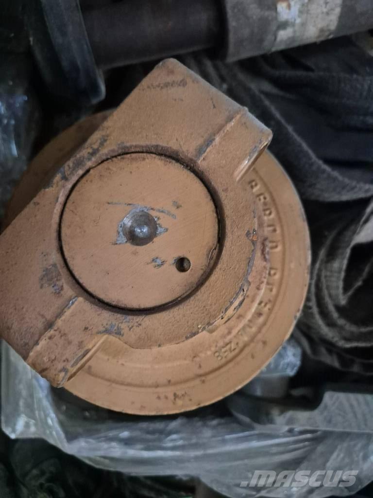 CAT D 6 Sliedes, ķēdes un šasija