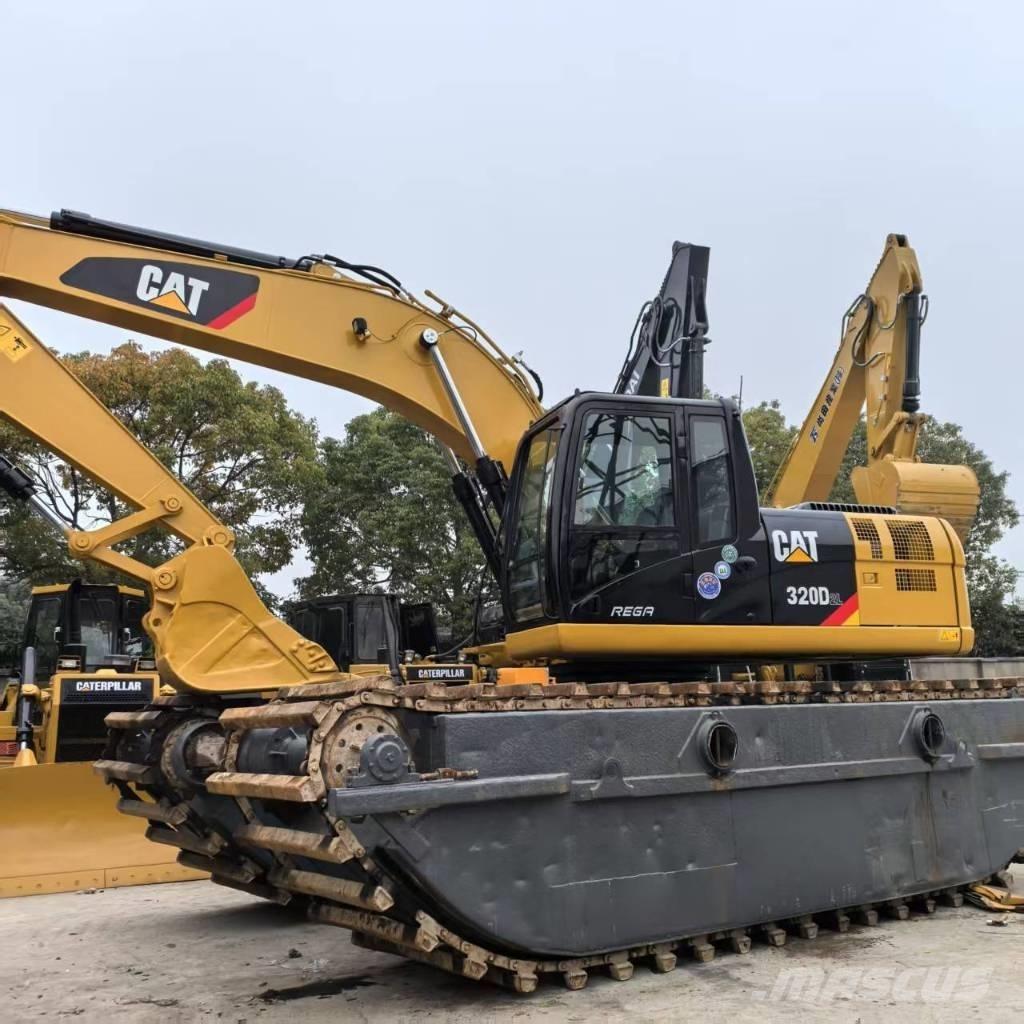 CAT 320 D Amfībijas tipa ekskavatori