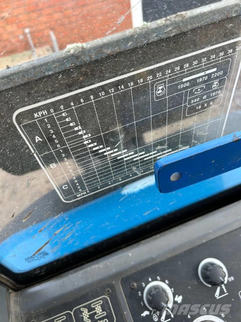 New Holland 8360 Traktori