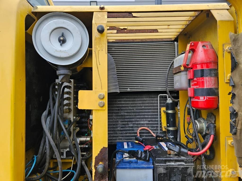 Komatsu PW 130ES-6K Ekskavatori uz riteņiem