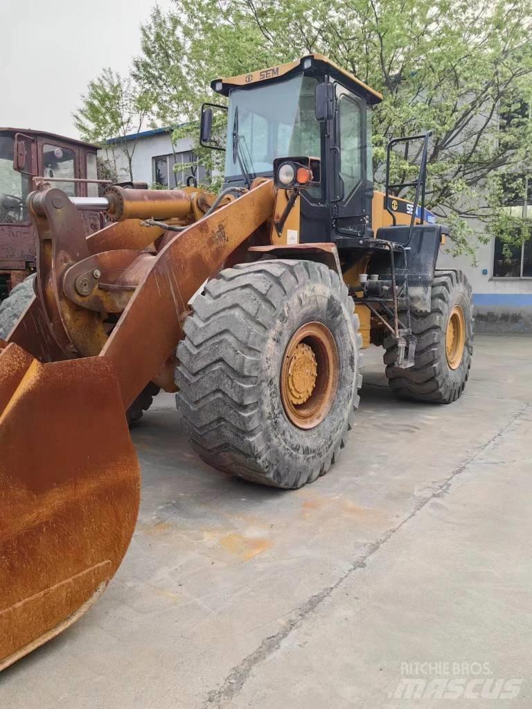 SEM 656D Iekrāvēji uz riteņiem