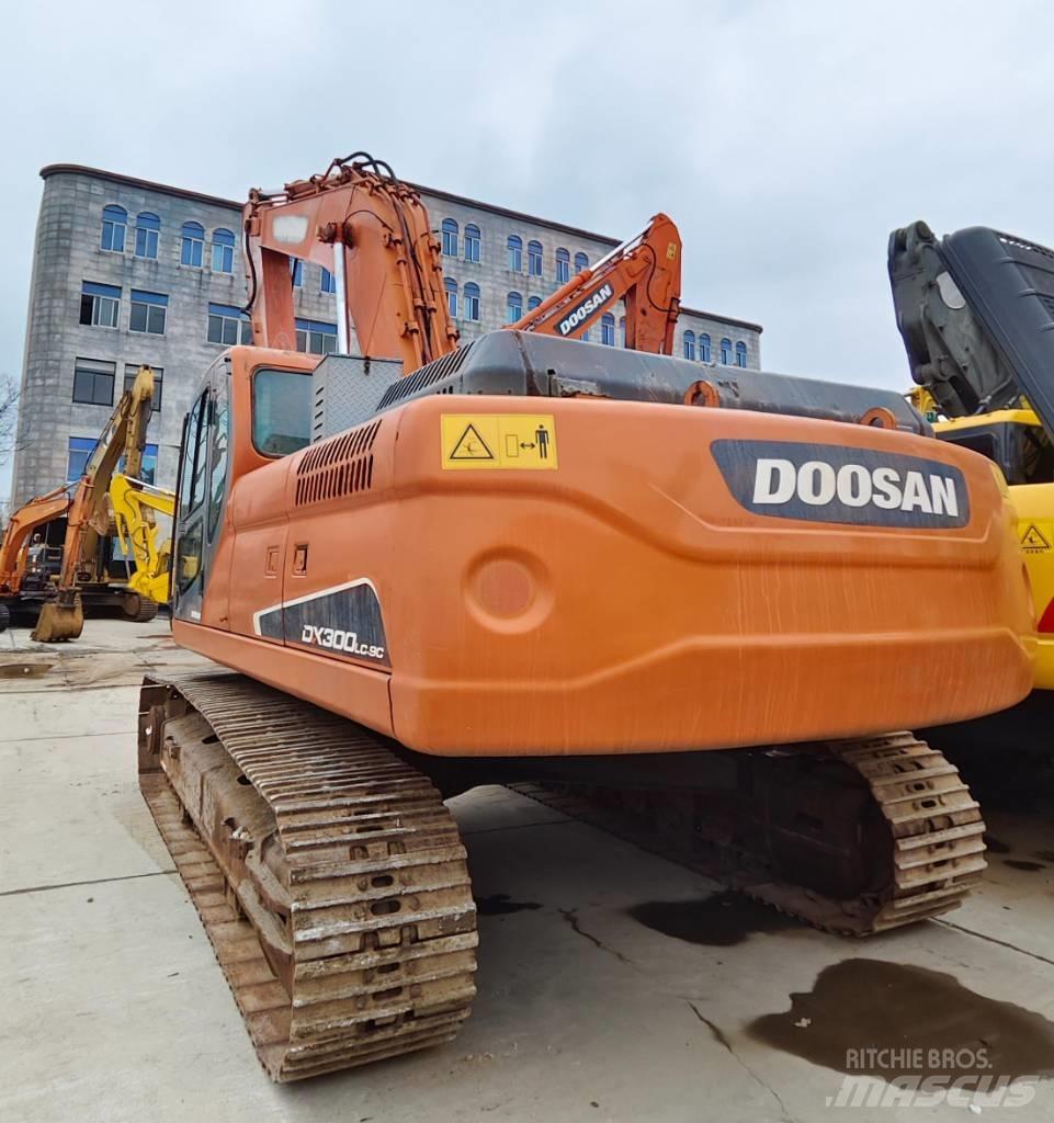 Doosan DX 300 LC Kāpurķēžu ekskavatori