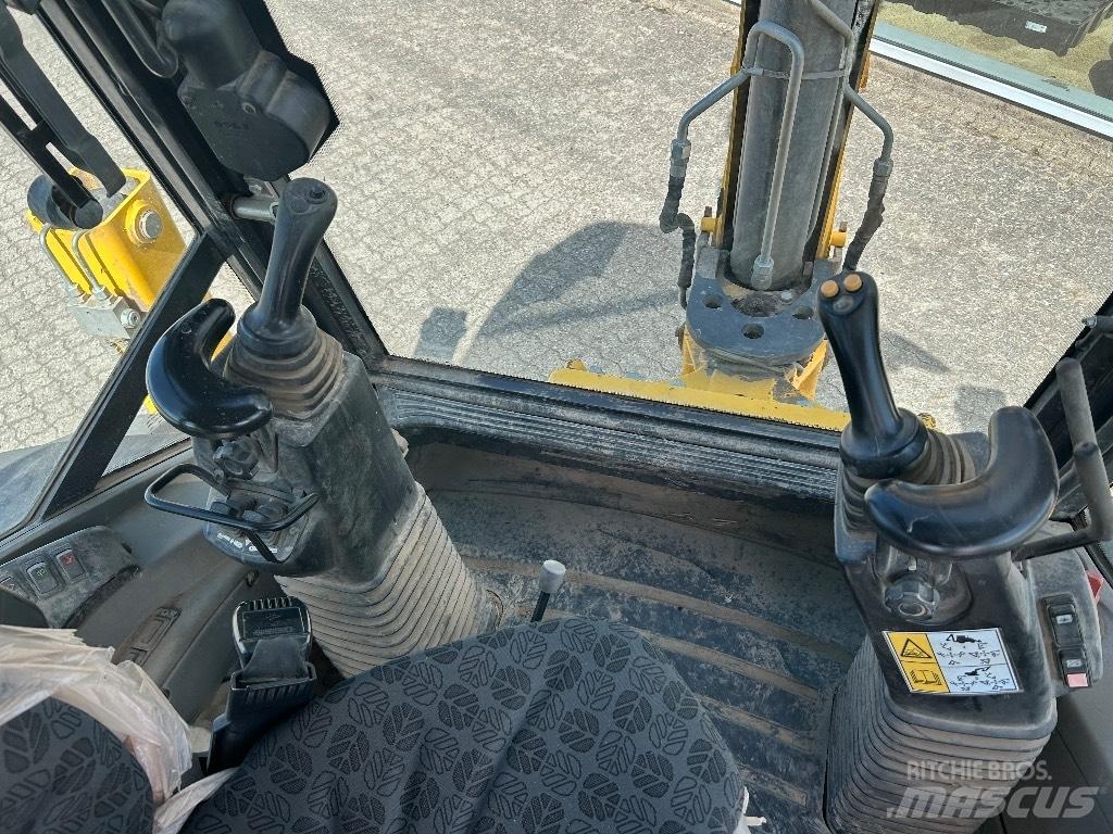 New Holland B 100 C Ekskavatori-iekrāvēji