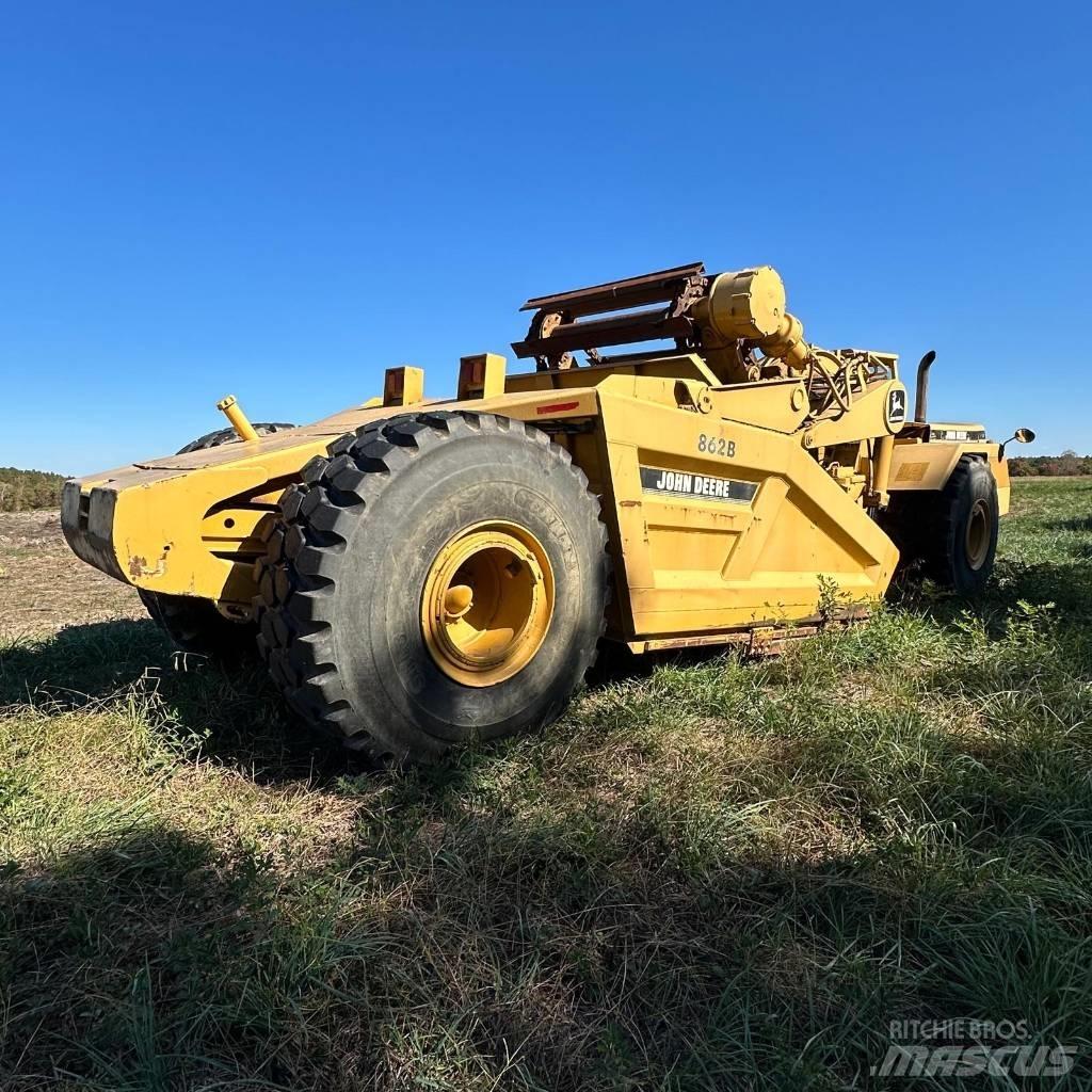 DEERE 862B Skrēperi