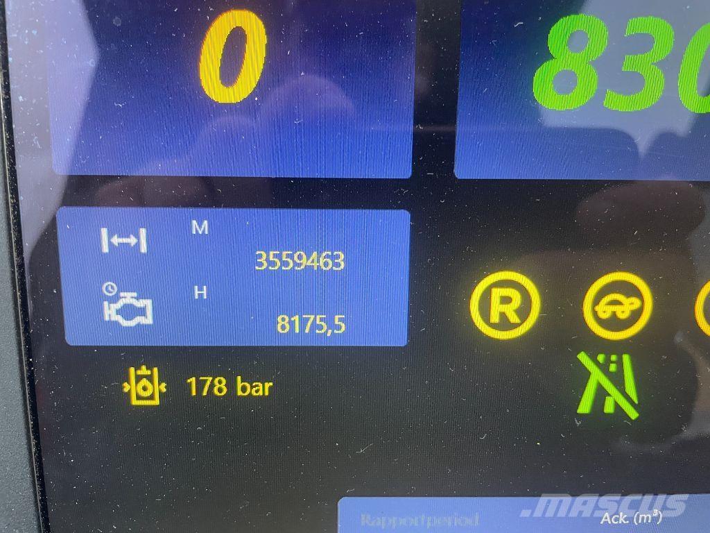 Komatsu 951 Harvesteri