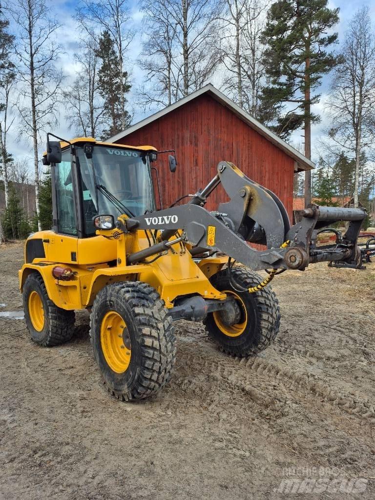 Volvo L 30 G Iekrāvēji uz riteņiem