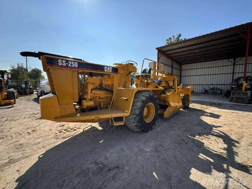 CAT SS 250 Asfalta klājēji