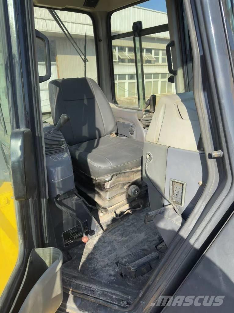 Komatsu D 85 EX-18 Kāpurķēžu buldozeri