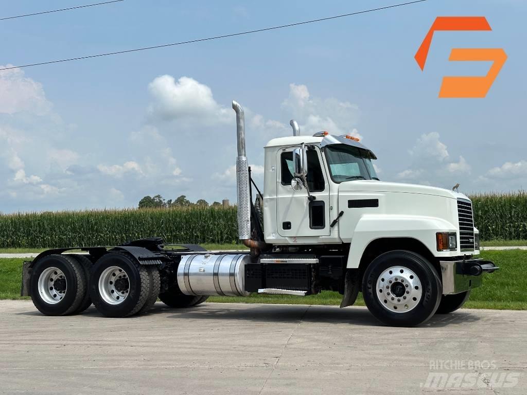 Mack Pinnacle 64ft Vilcēji