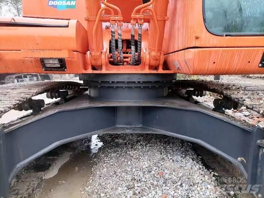 Doosan 225 LC-9 Kāpurķēžu ekskavatori