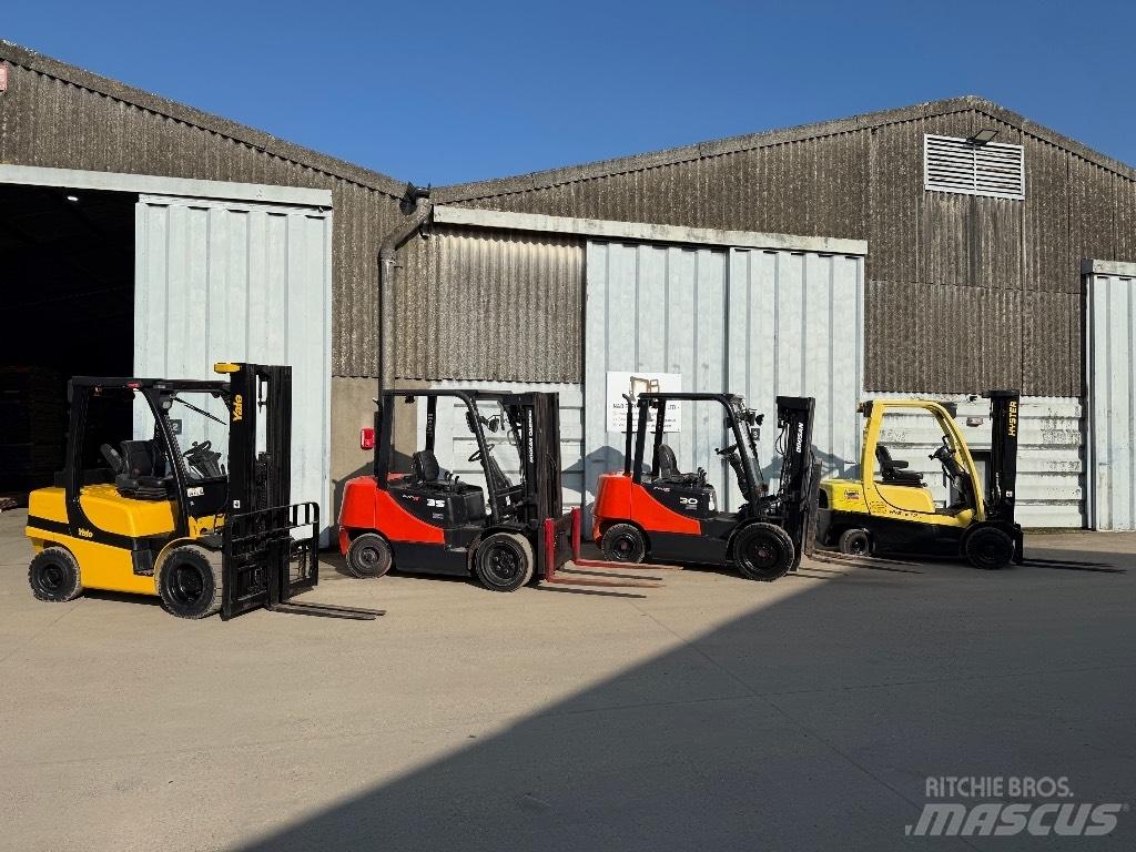 Doosan D 30 Tehnika ar dīzeļa dzinēju