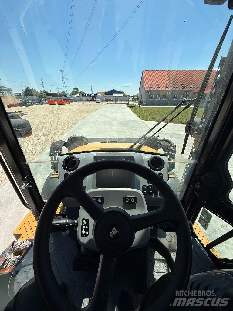 CAT 432f2 Ekskavatori-iekrāvēji