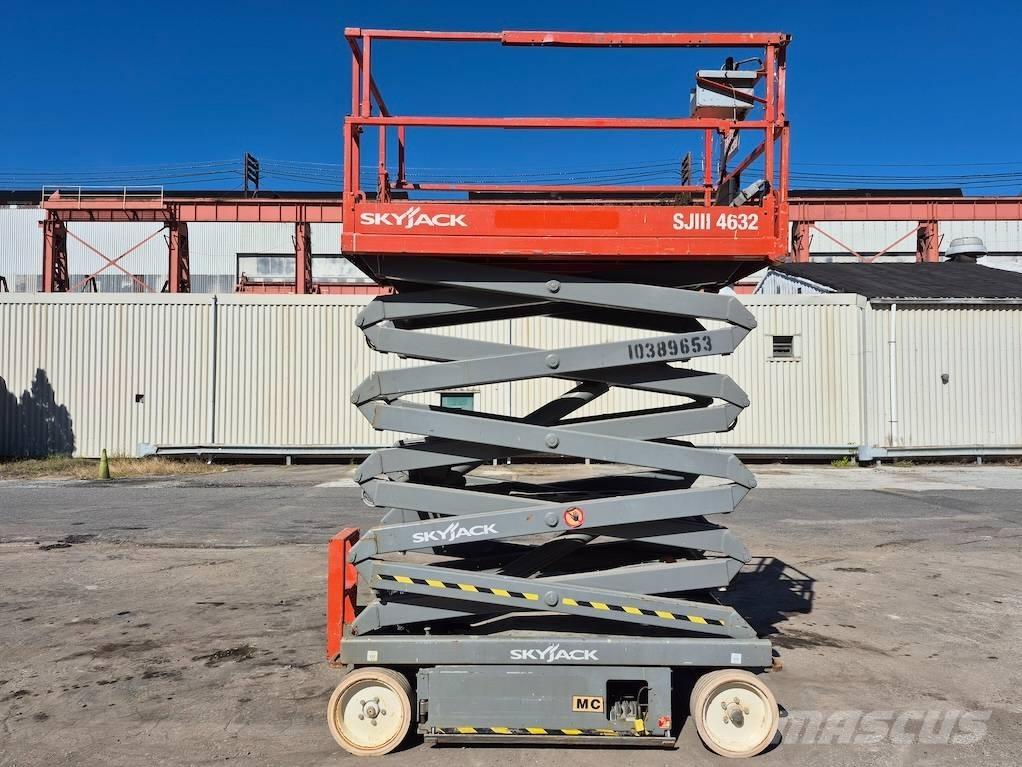 SkyJack SJ 4632 Šķerveida pacēlāji