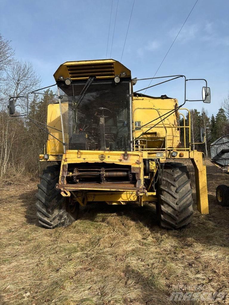 New Holland TX 36 Ražas novākšanas kombaini