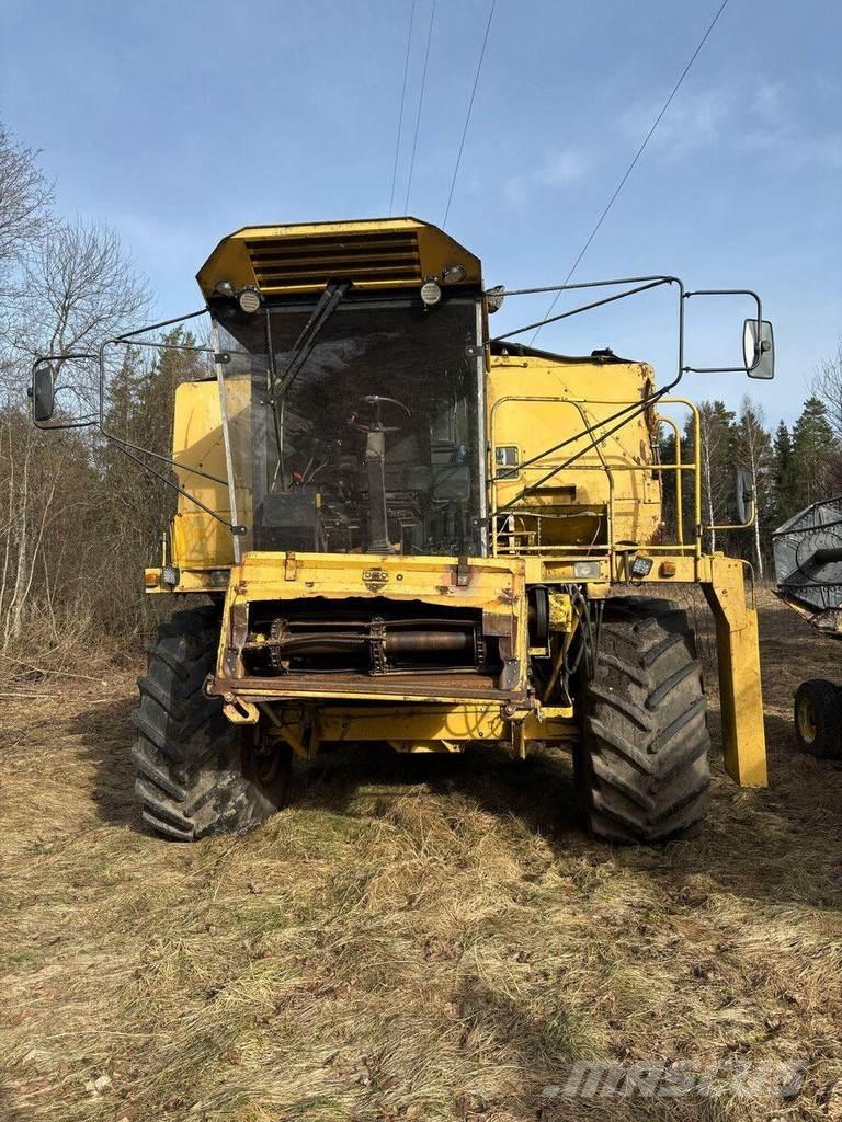 New Holland TX 36 Ražas novākšanas kombaini