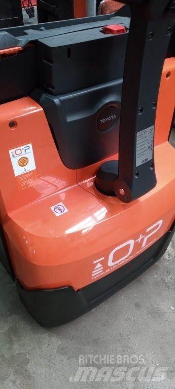 Toyota LWE 200 Zemie palešu pacēlāji