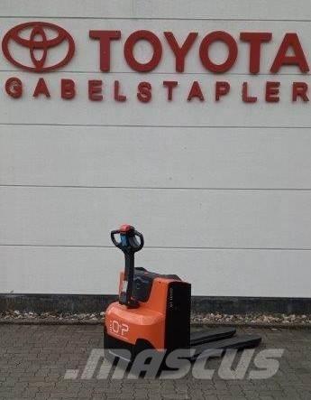 Toyota LWE 200 Zemie palešu pacēlāji