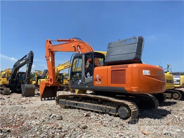 Hitachi ZX 250 Kāpurķēžu ekskavatori