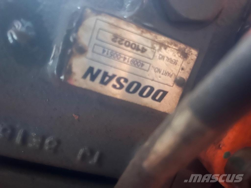 Doosan DX 140 Kāpurķēžu ekskavatori
