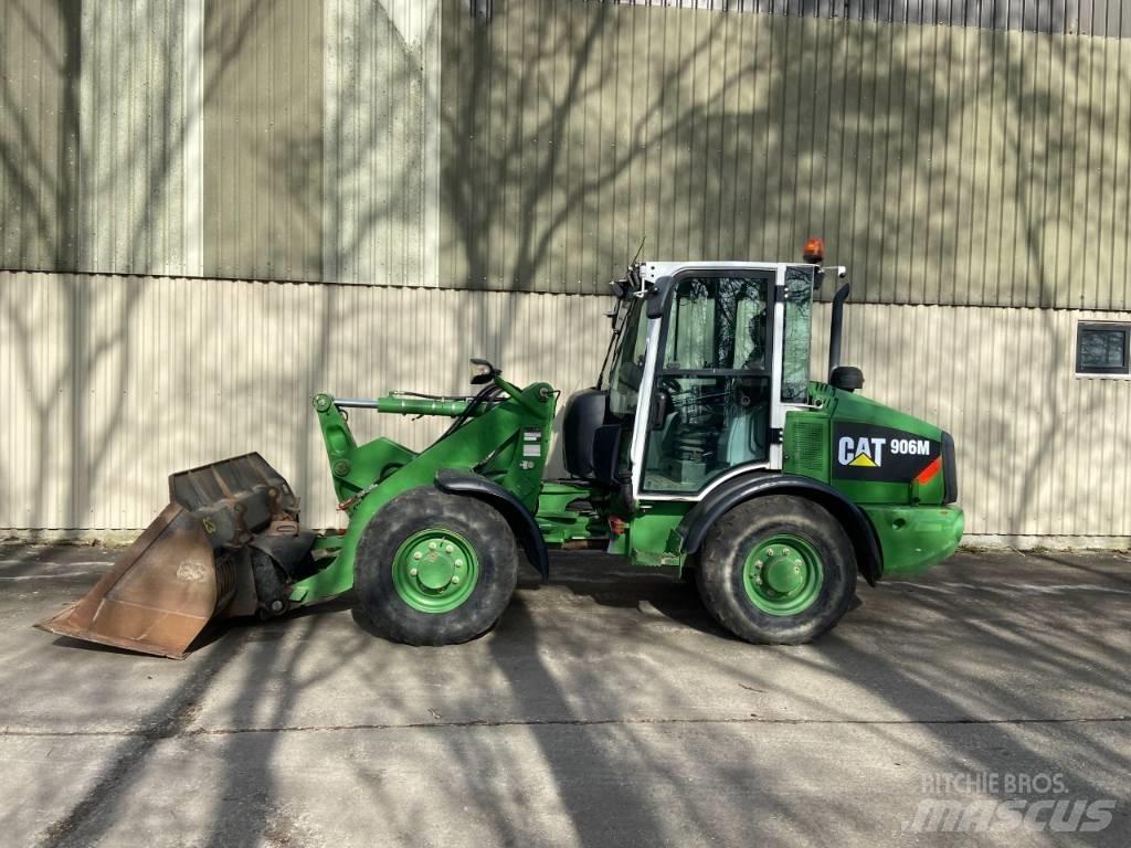 CAT 906M Iekrāvēji uz riteņiem