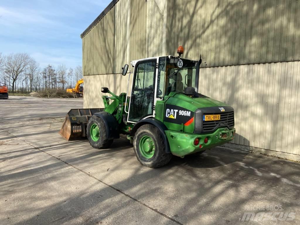 CAT 906M Iekrāvēji uz riteņiem