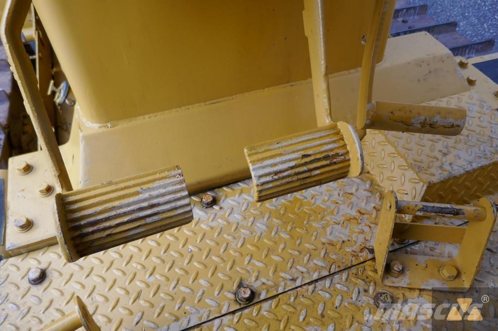 CAT D7G Ex-army Kāpurķēžu buldozeri
