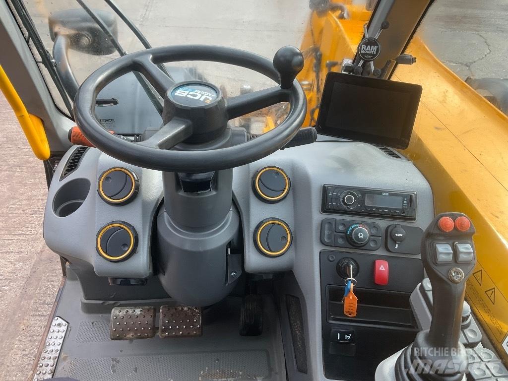 JCB 532-70 AGRI PRO Lauksaimniecības pacēlāji