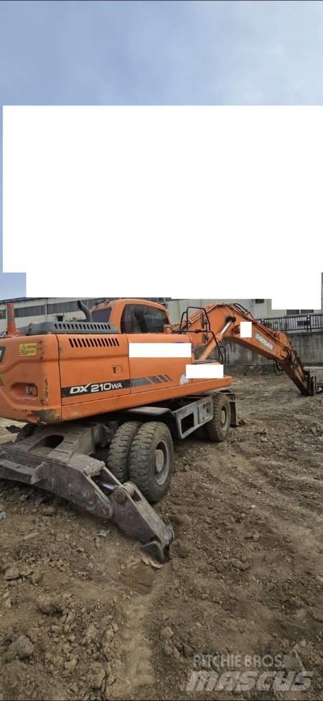 Doosan DX 210 W Ekskavatori uz riteņiem