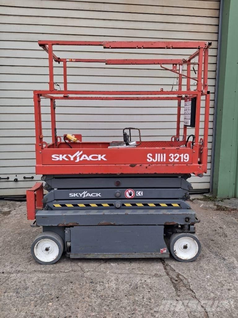 SkyJack SJ III 3219 Šķerveida pacēlāji