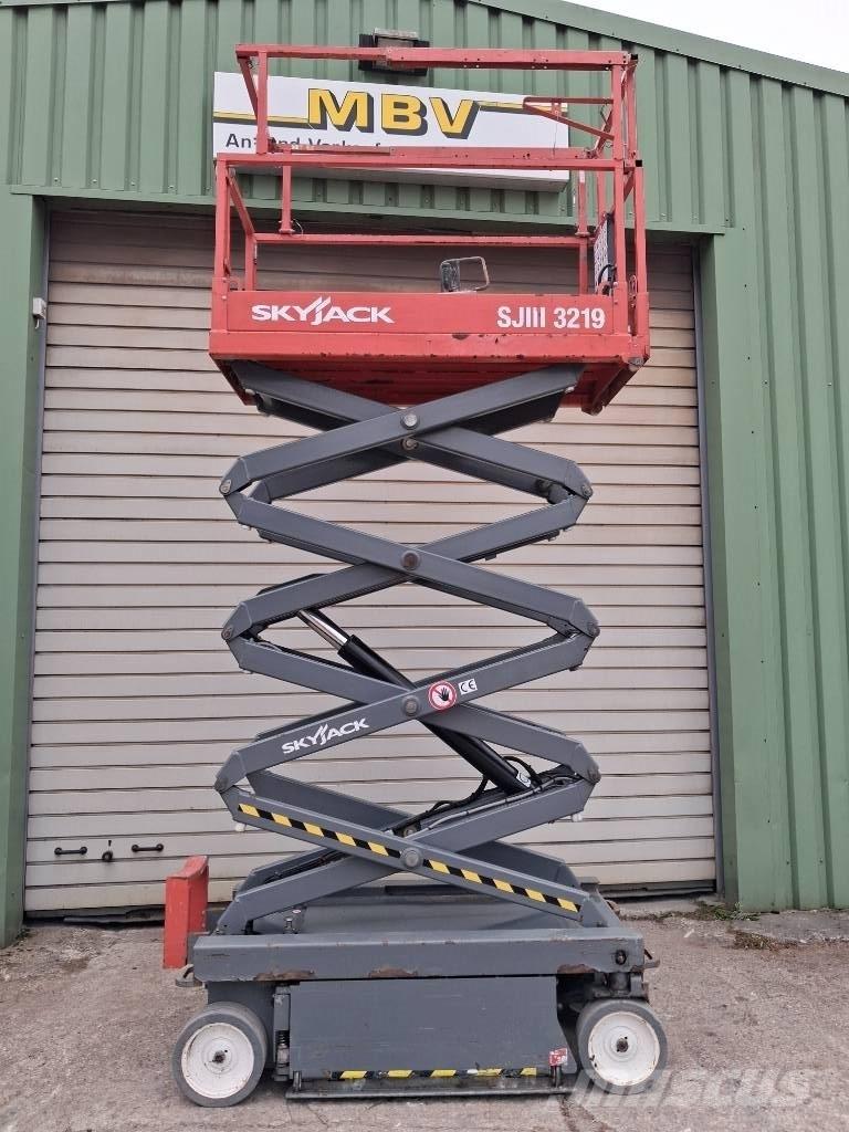 SkyJack SJ III 3219 Šķerveida pacēlāji