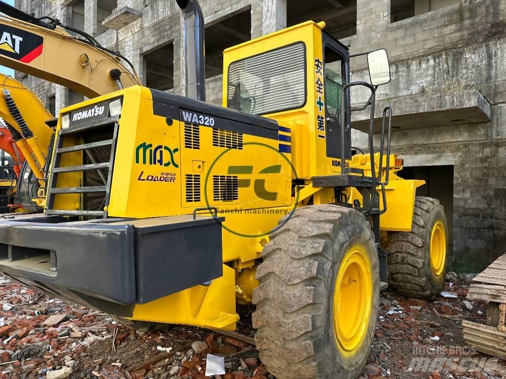 Komatsu WA 320 Iekrāvēji uz riteņiem