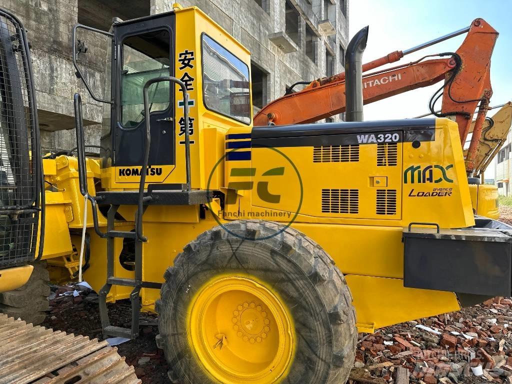 Komatsu WA 320 Iekrāvēji uz riteņiem