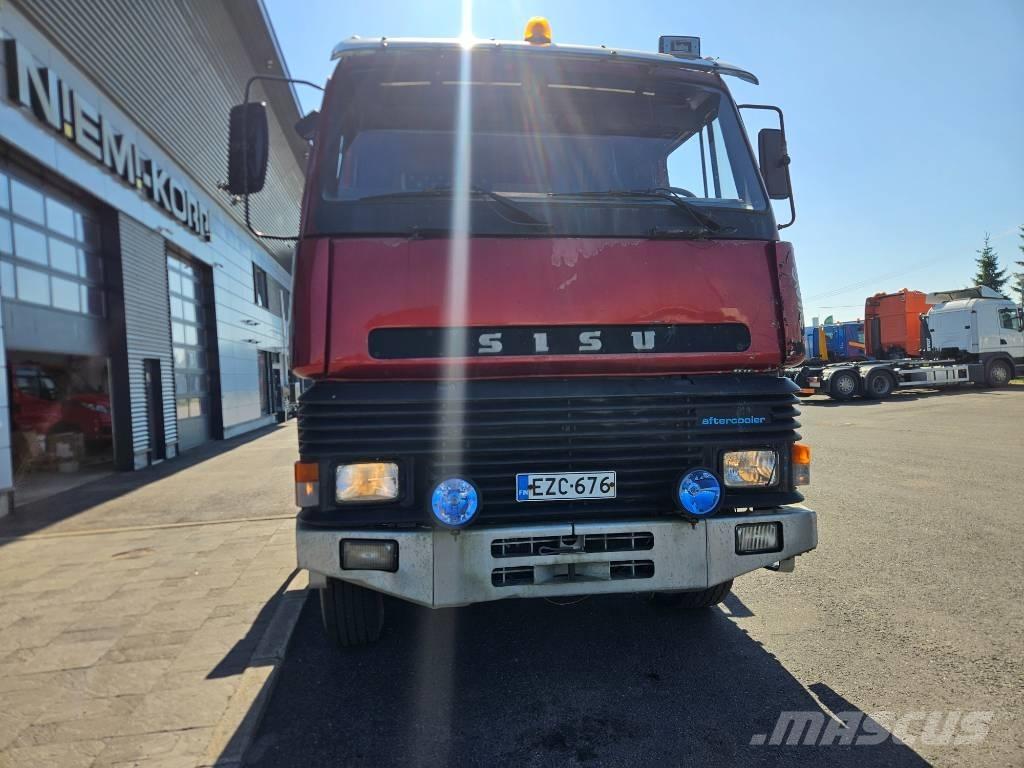 Sisu SM300 8X2 Treileri meža tehnikas transportēšanai