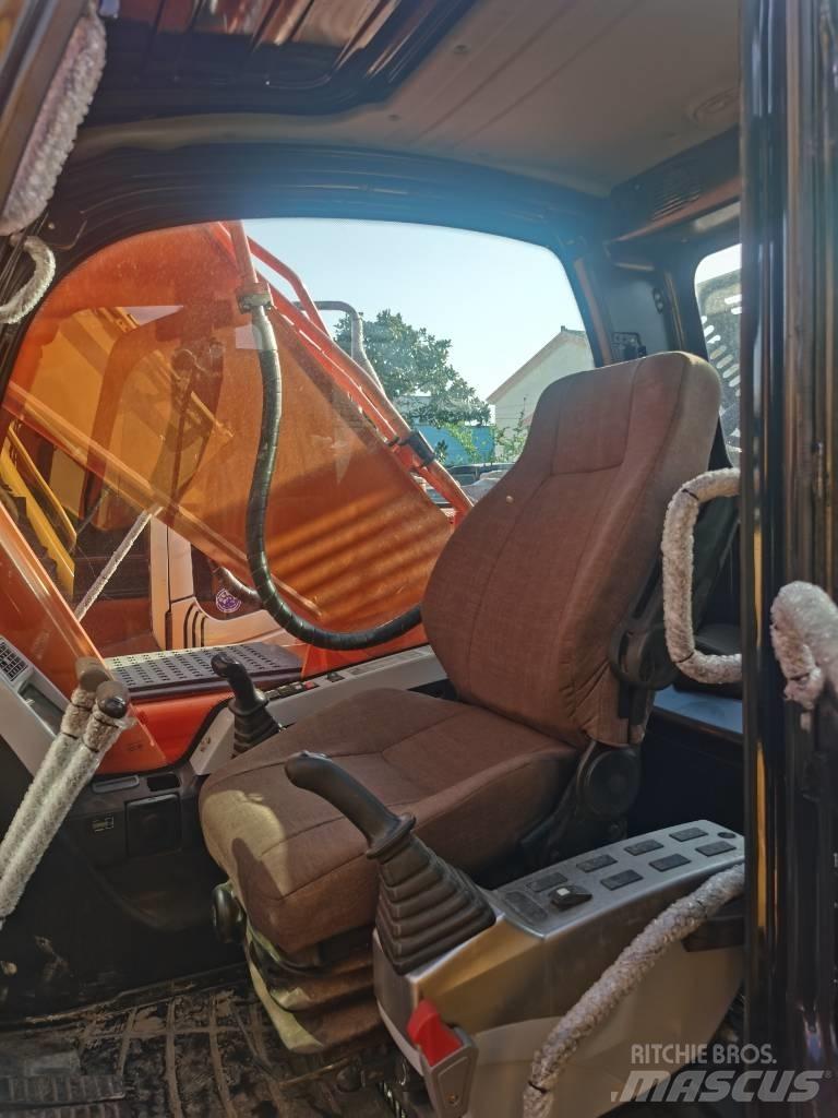 Doosan DX 225 LC Kāpurķēžu ekskavatori