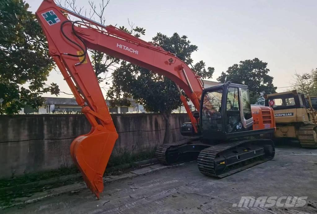 Hitachi ZX 200 Kāpurķēžu ekskavatori