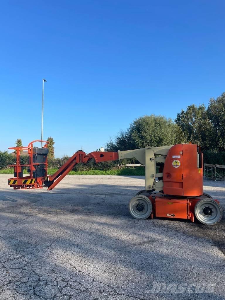 JLG 300 AJP Strēles pacēlāji