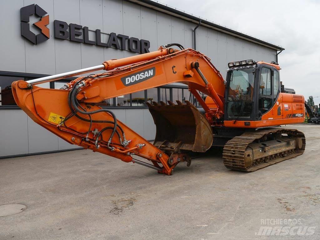 Doosan DX 255 LC-3 Kāpurķēžu ekskavatori