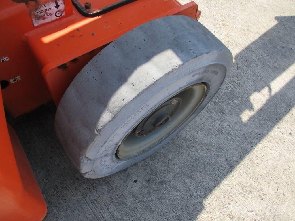 JLG E 400 AJPN (146) Kompakts pacēlājs ar rotējošu strēli