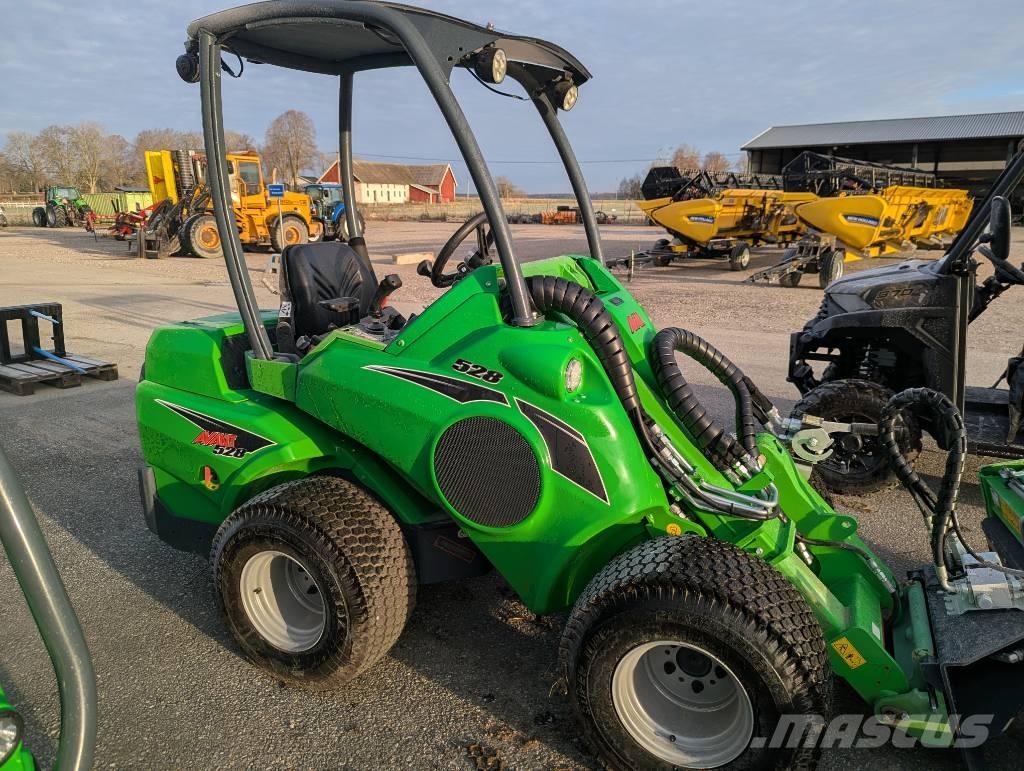 Avant 528 Lietoti riteņu kompaktiekrāvēji