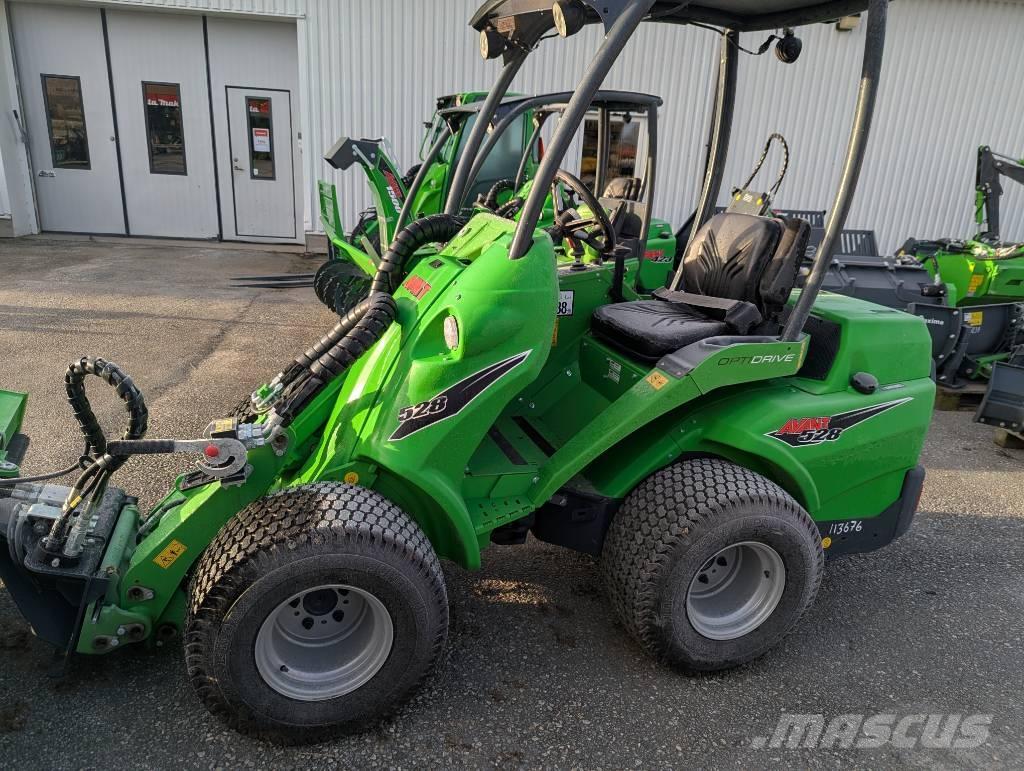 Avant 528 Lietoti riteņu kompaktiekrāvēji