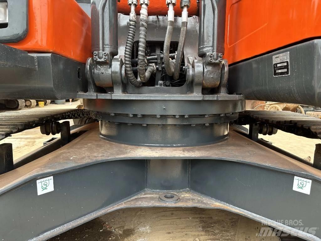Doosan DX225LC-9C Kāpurķēžu ekskavatori