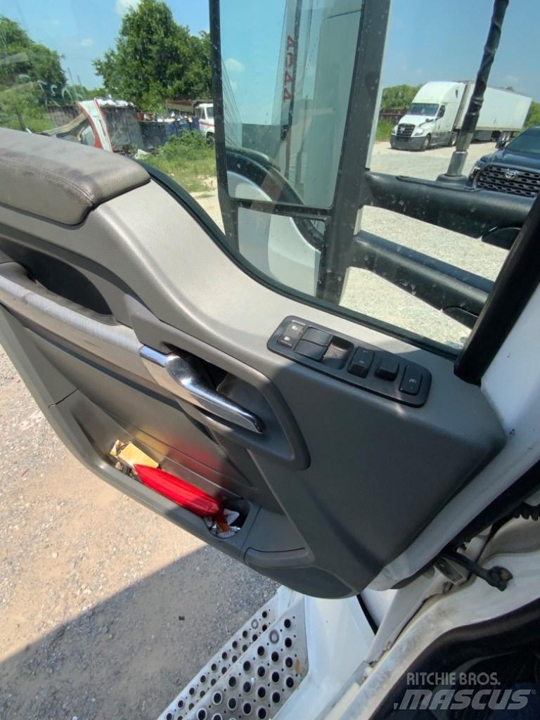 Kenworth T 680 Vilcēji